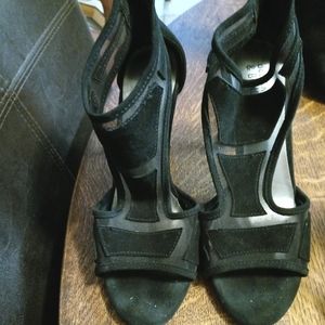 Blecker & Bond Moulin Heel Pump sz 61/2 Black